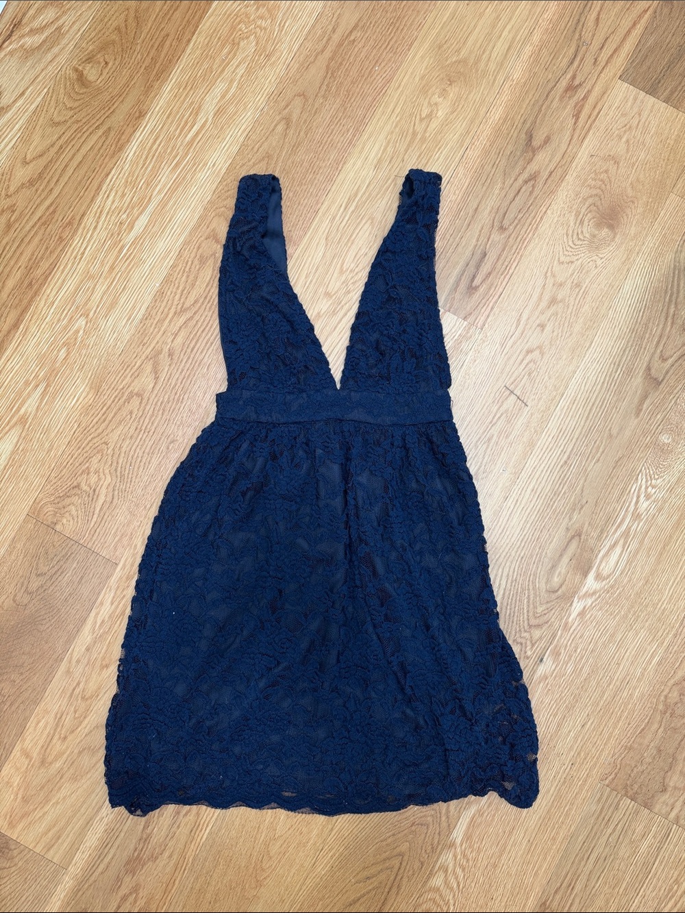 Deep Navy Lace V-Neck Sleeveless Dress